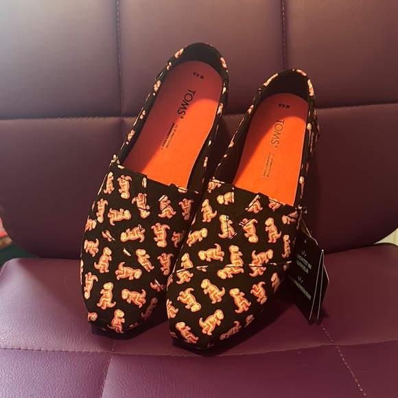 Toms christmas shoes glow in the dark